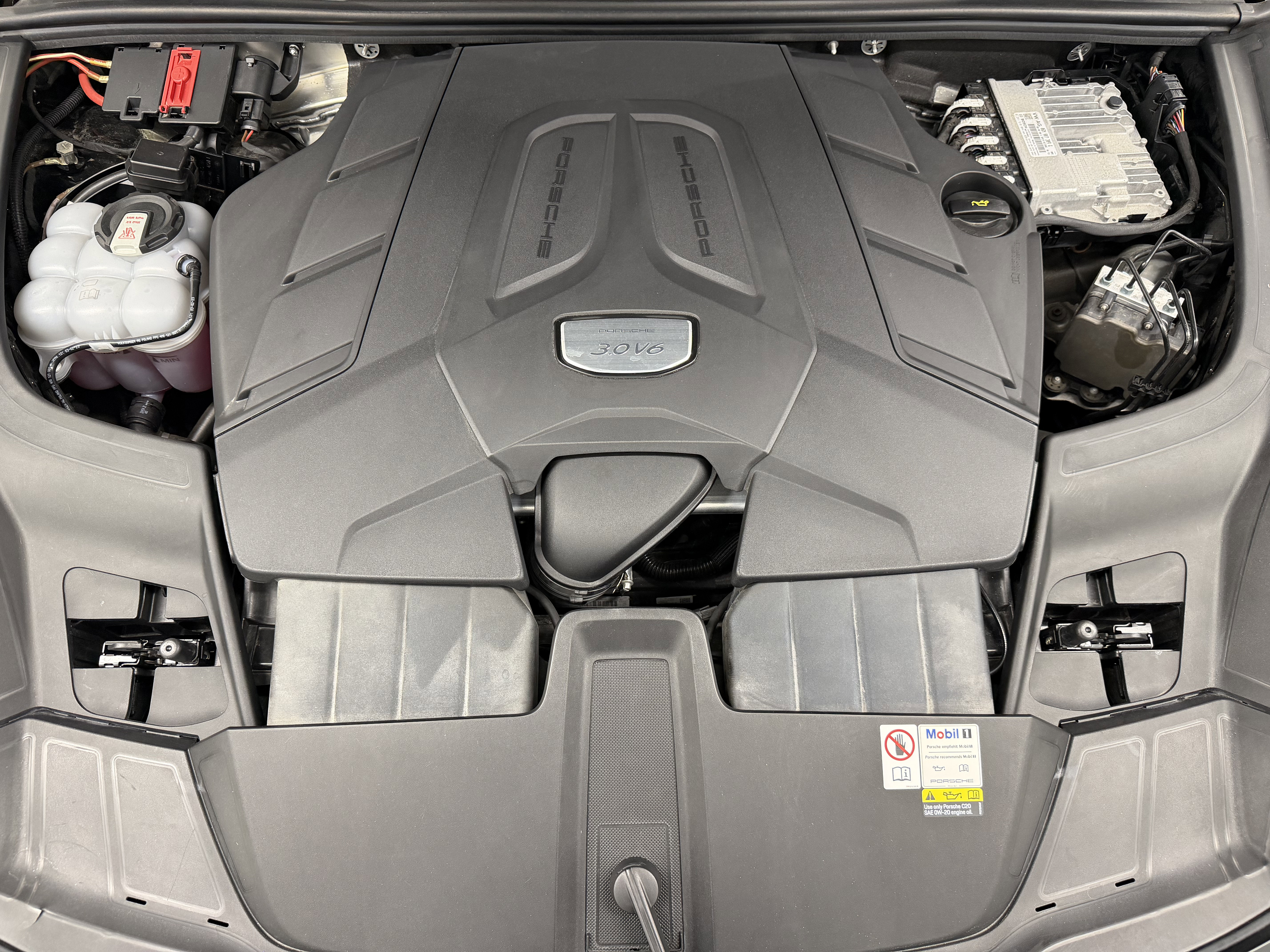 Certified 2023 Porsche Cayenne AWD/4WD image 61
