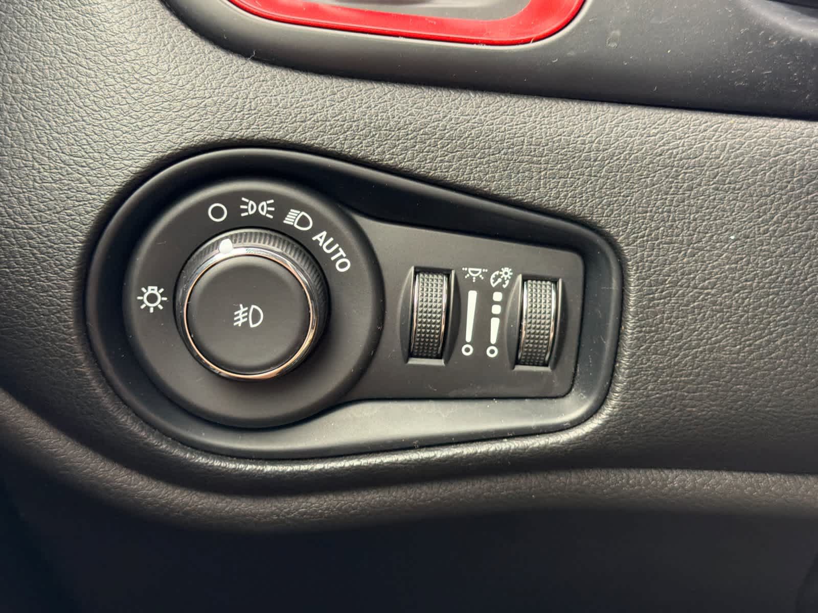 Used 2023 Jeep Renegade Trailhawk AWD/4WD image 29