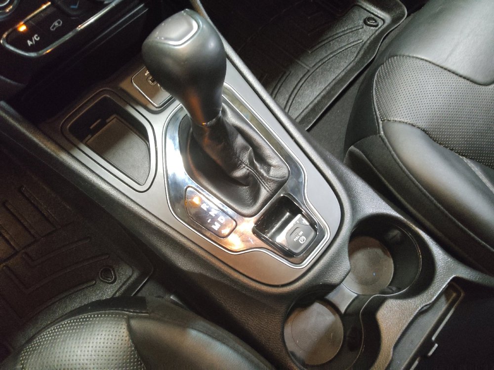 Used 2019 Jeep Cherokee Limited FWD image 26