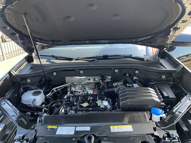 Used 2025 Volkswagen Atlas SEL AWD/4WD image 16