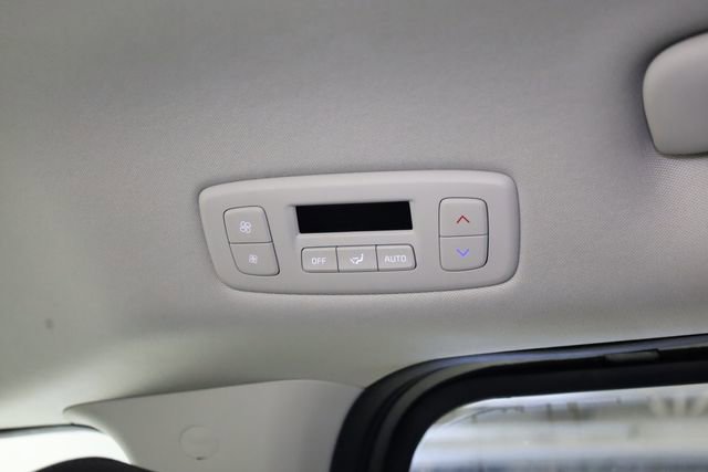 Used 2025 Kia Carnival FWD image 32