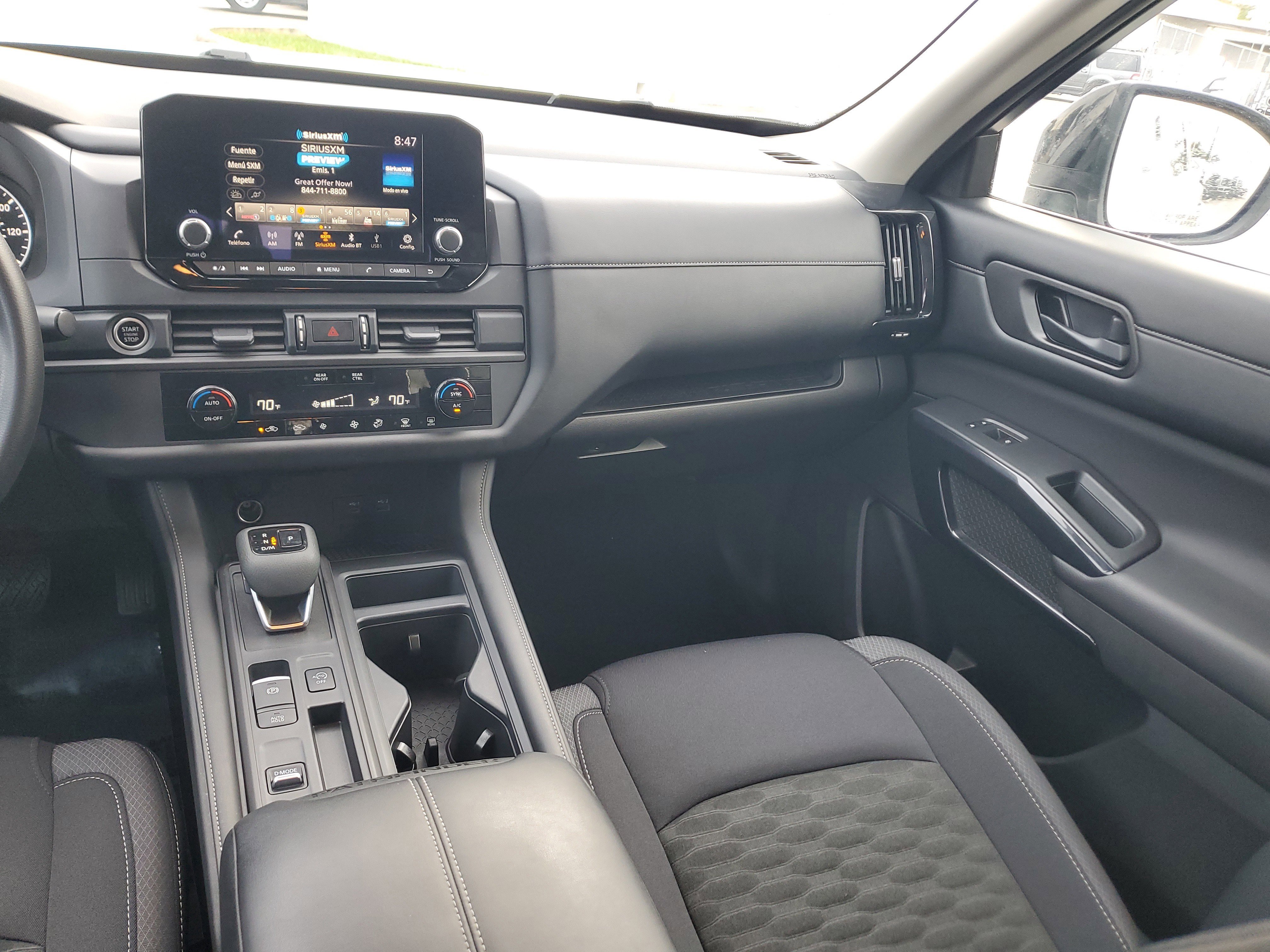 Used 2024 Nissan Pathfinder S image 16