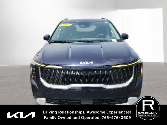 Used 2025 Kia Carnival EX FWD image 2