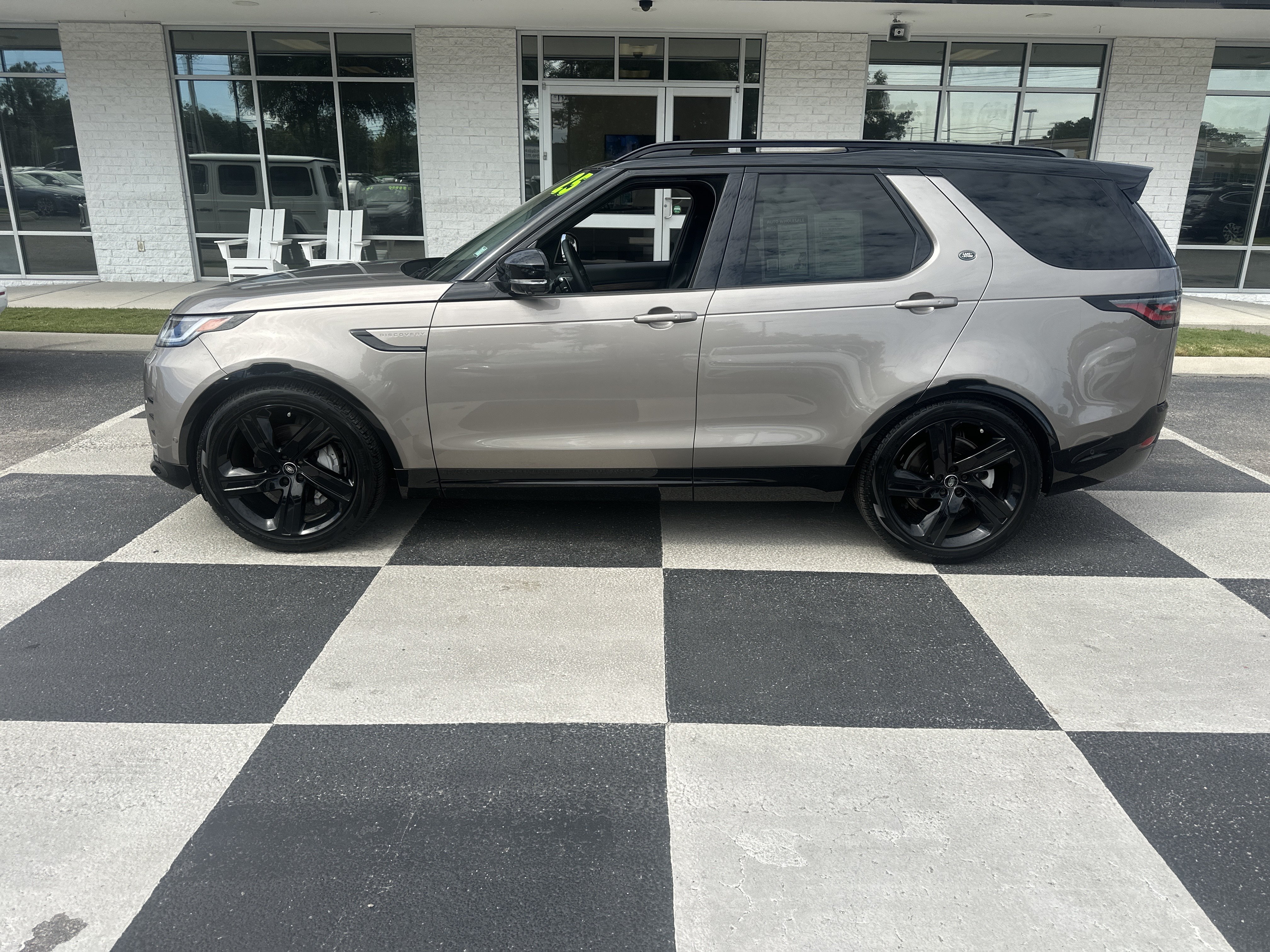 Used 2025 Land Rover Discovery Dynamic SE
