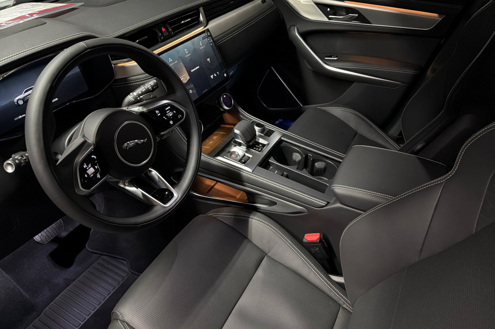 New 2026 Jaguar F-PACE R-Dynamic S AWD/4WD image 4