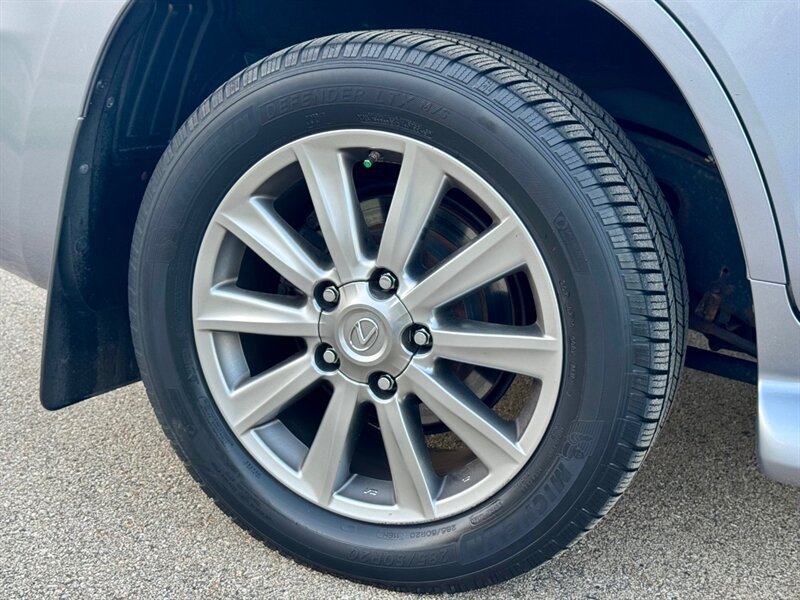 Used 2010 Lexus LX 570 4WD image 40
