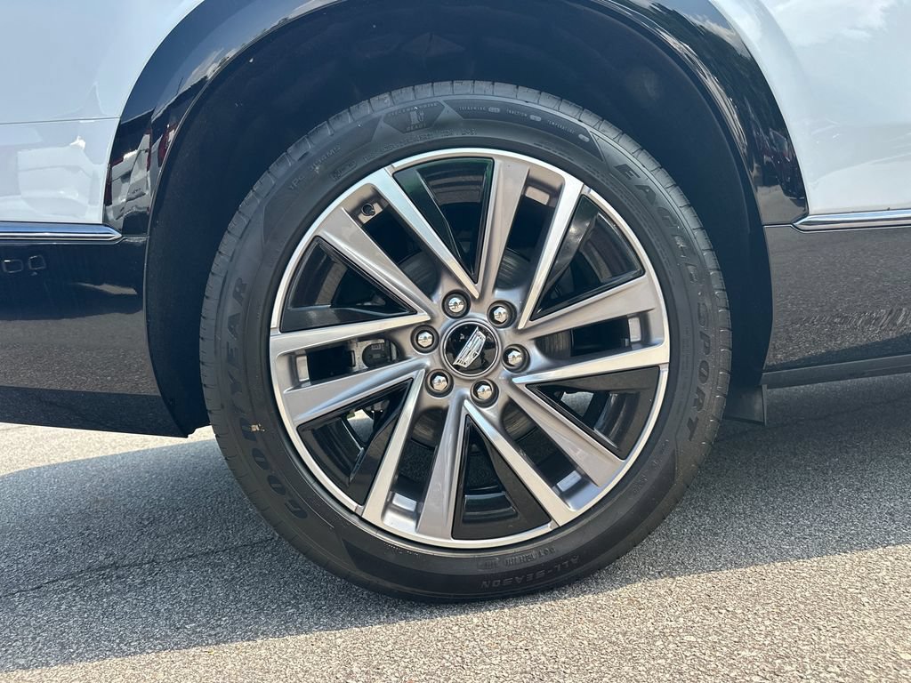 New 2027 Cadillac Vistiq Sport w/ LPO, Floor Liner Package AWD/4WD image 17