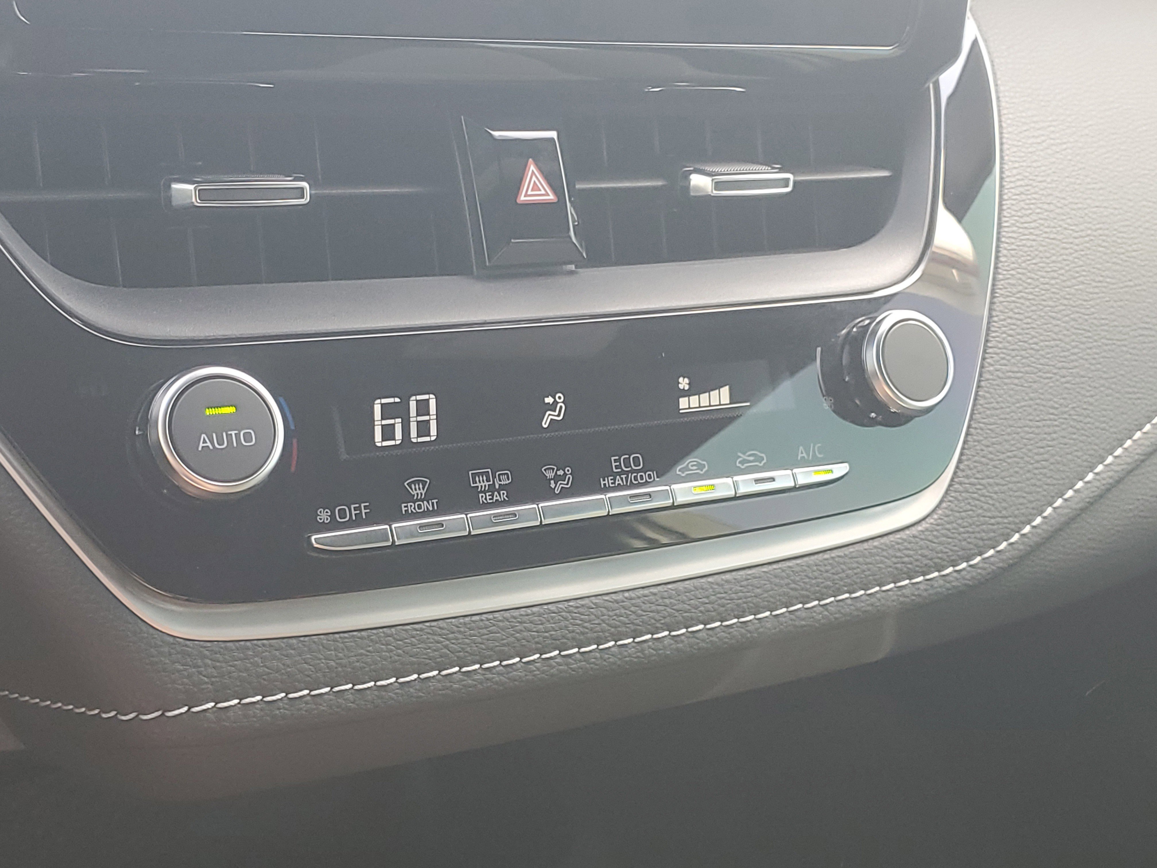 Used 2025 Toyota Corolla SE FWD image 27