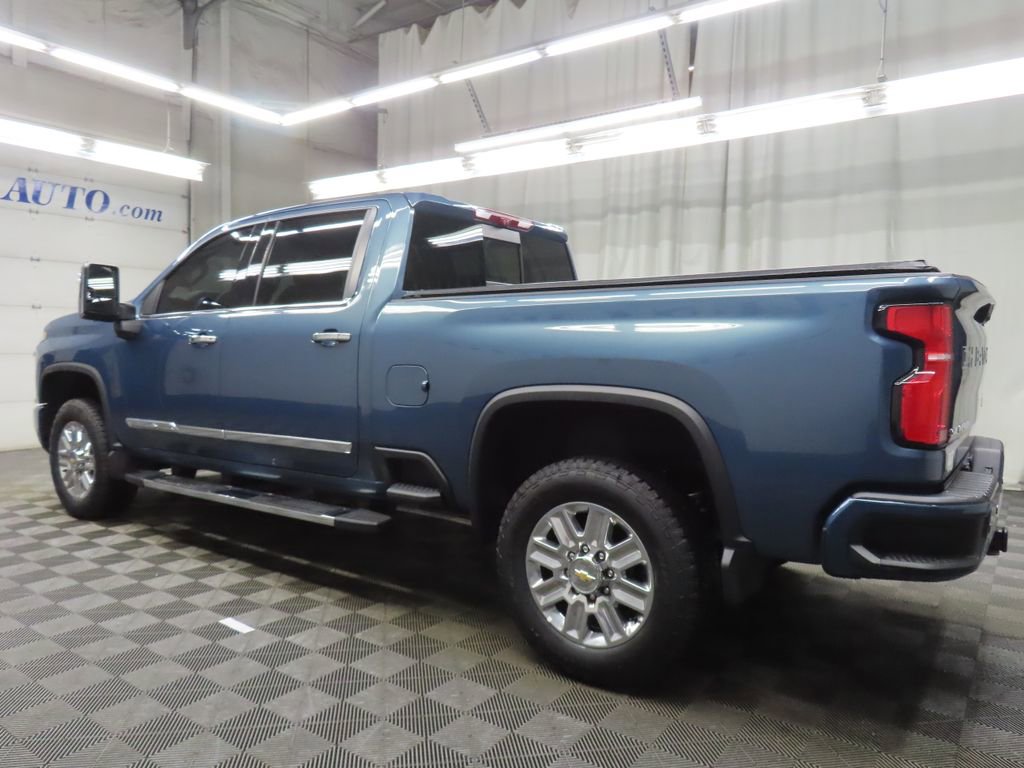 Used 2025 Chevrolet Silverado 3500 High Country w/ High Country Premium Package AWD/4WD image 5