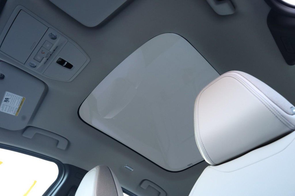 New 2026 Nissan Leaf Platinum+ w/ Cargo Package (Platinum+) image 8