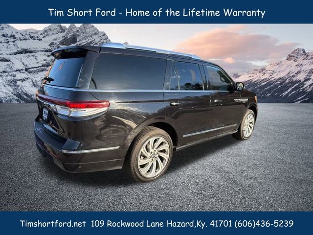 Used 2023 Lincoln Navigator Reserve image 3