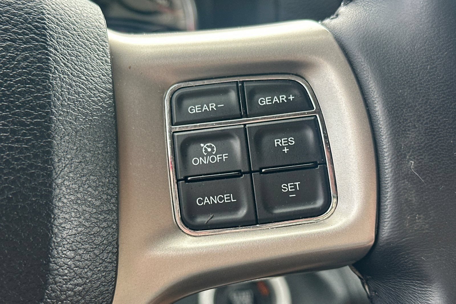 Used 2014 RAM 1500 Laramie w/ Convenience Group AWD/4WD image 27