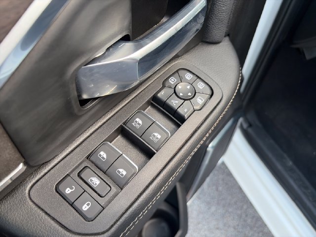 Used 2026 RAM 2500 Laramie AWD/4WD image 11