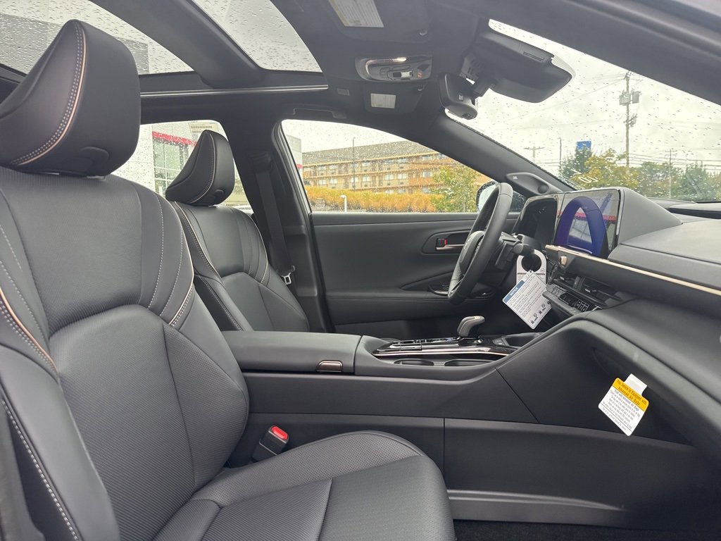 New 2026 Toyota Crown Platinum image 4