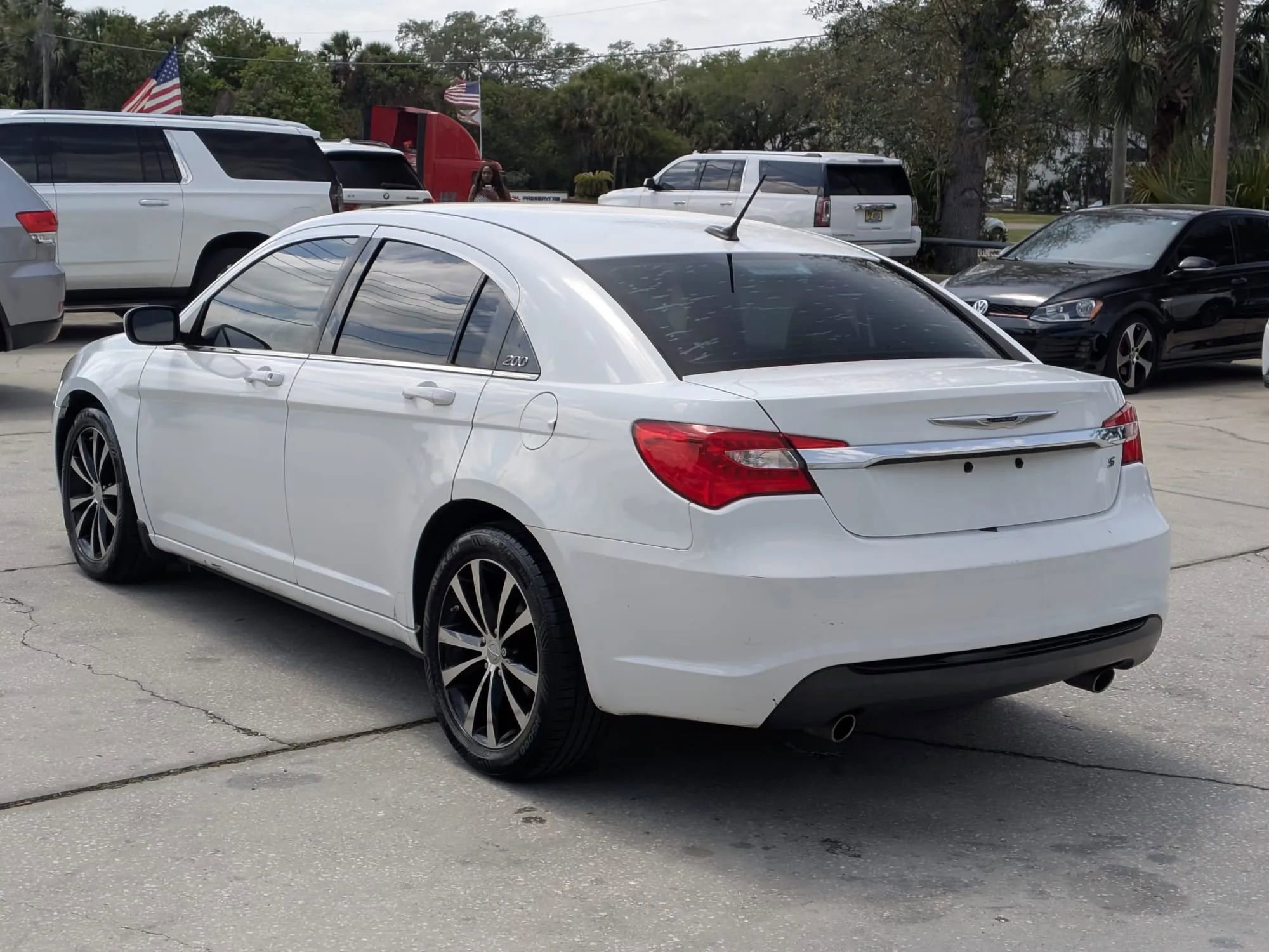 Used 2011 Chrysler 200 S image 2
