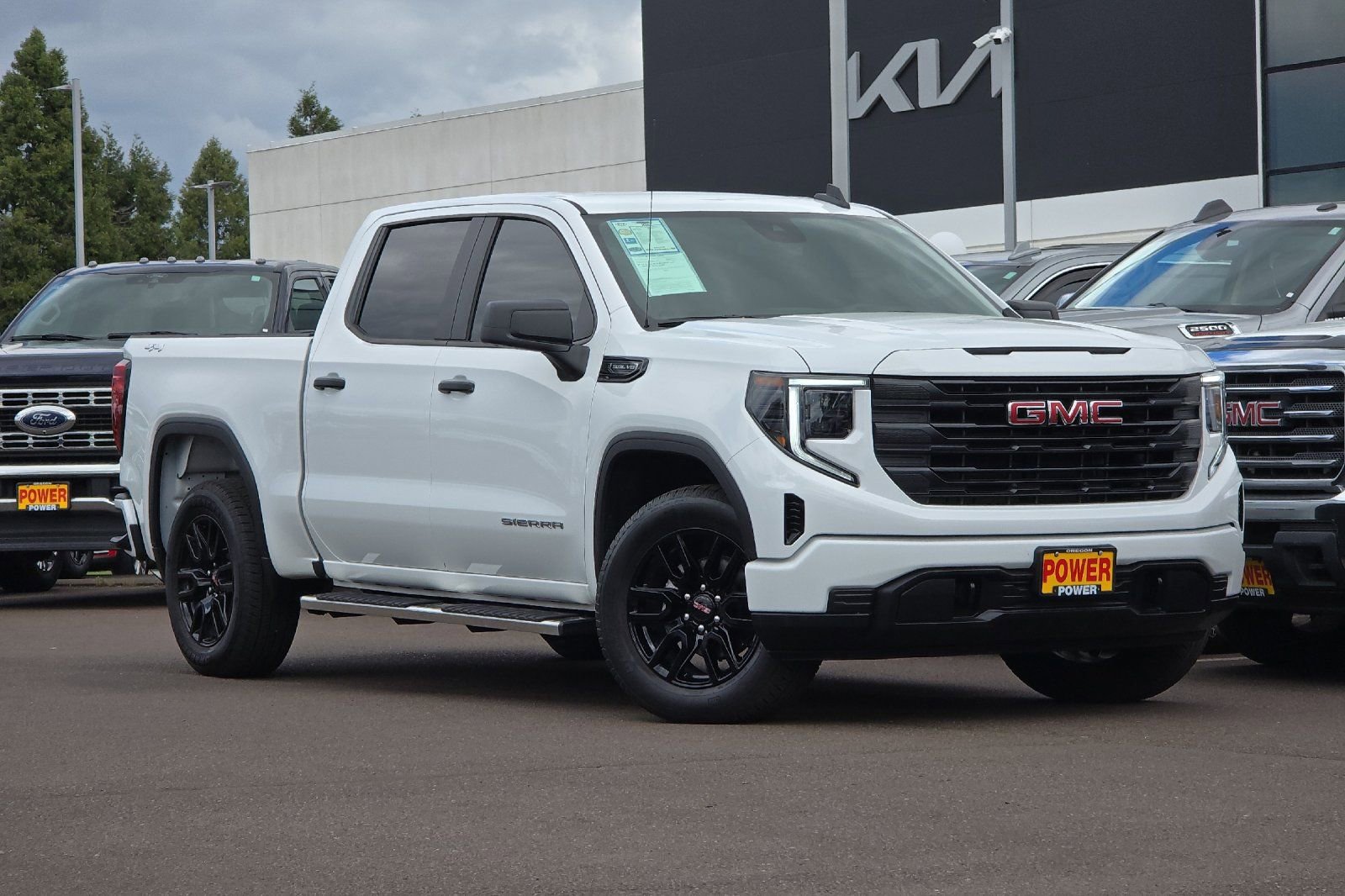 Used 2025 GMC Sierra 1500 Pro w/ Graphite Edition AWD/4WD image 2
