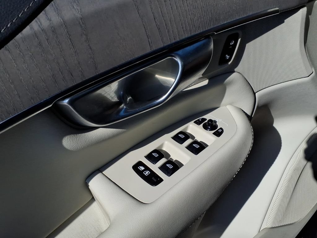 Certified 2024 Volvo XC90 T8 Ultimate w/ Protection Package Premier AWD/4WD image 10