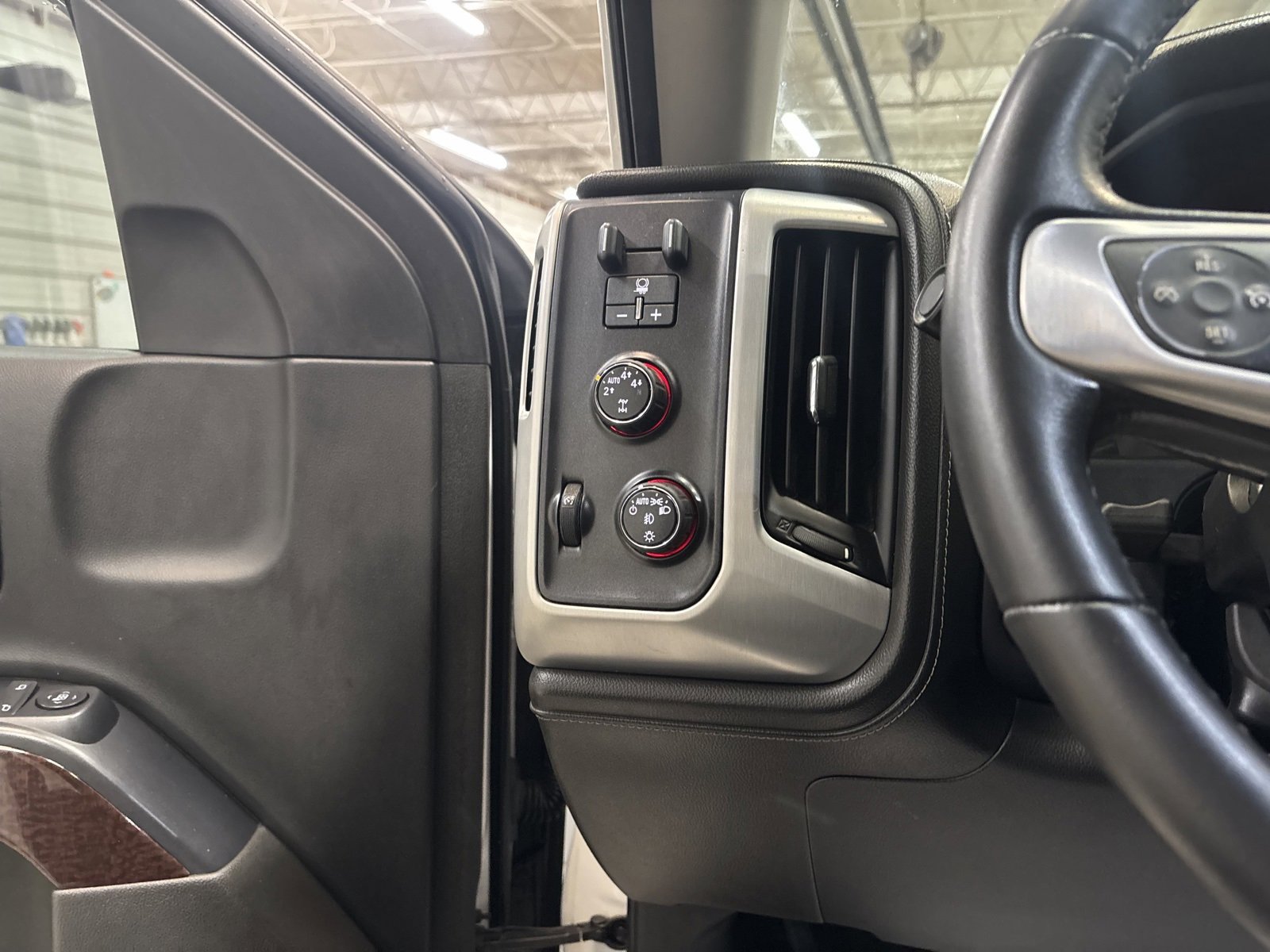 Used 2015 GMC Sierra 1500 SLE w/ Carbon-22 Edition image 16