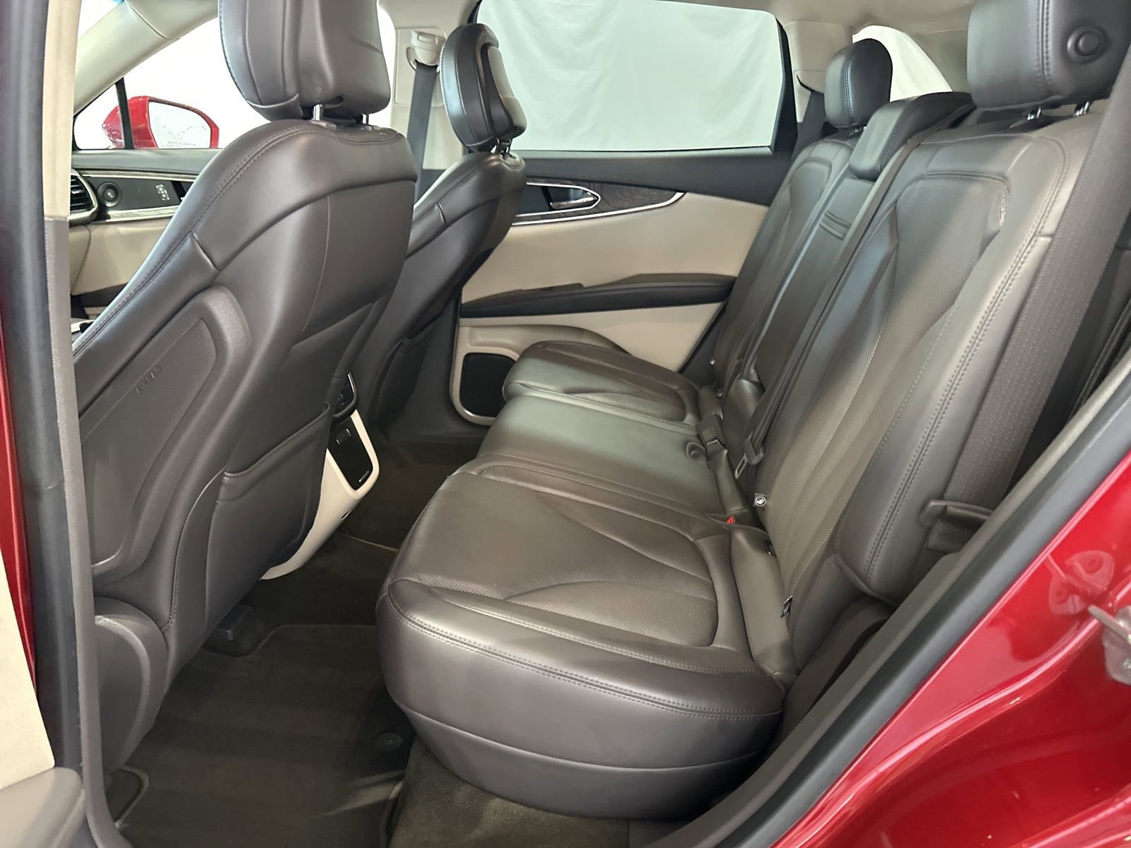 Used 2020 Lincoln Nautilus Reserve image 14