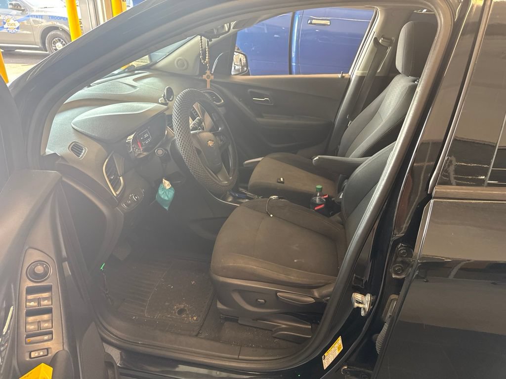 Used 2017 Chevrolet Trax LS FWD image 6