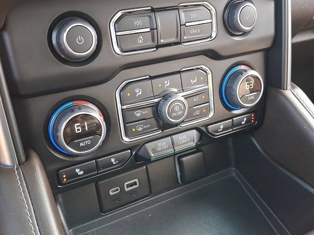 Used 2022 Chevrolet Suburban LT w/ Luxury Package AWD/4WD image 16