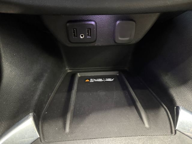 Used 2022 Chevrolet Traverse LT image 16