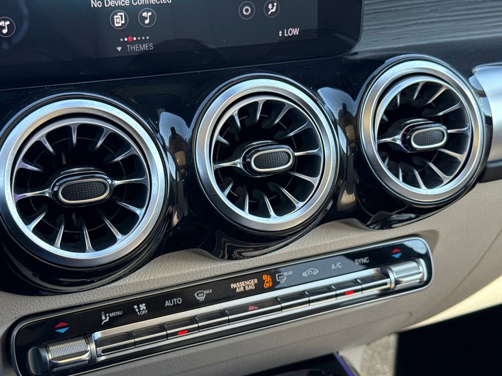 Used 2022 Mercedes-Benz GLB 250 image 26