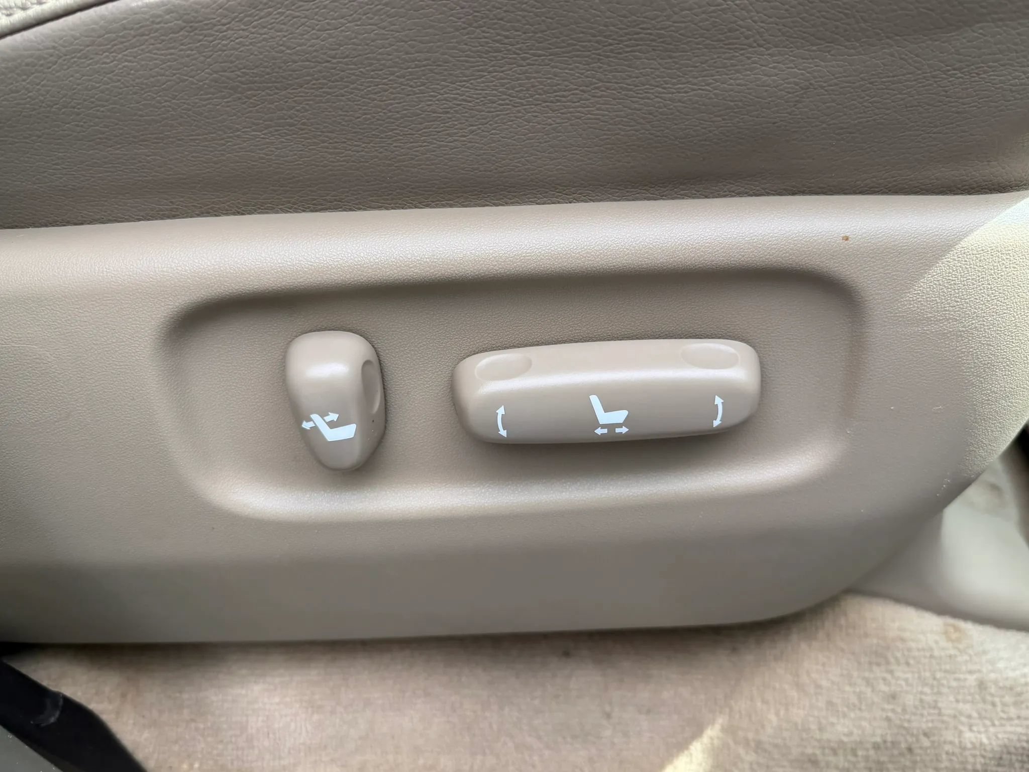 Used 2008 Toyota Land Cruiser AWD/4WD image 30