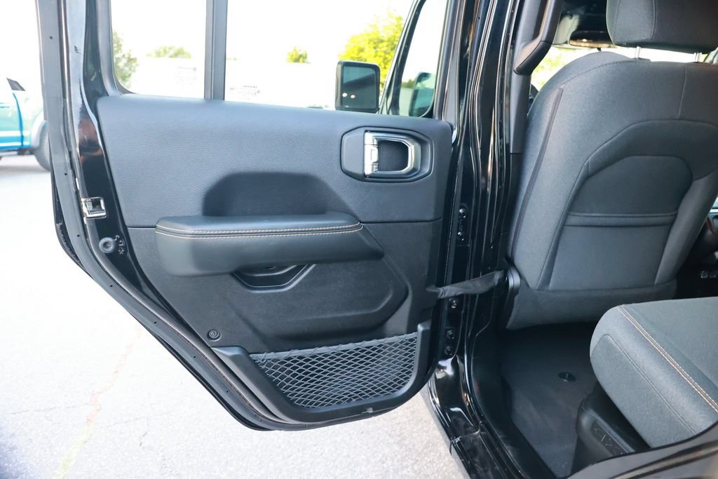 Used 2025 Jeep Wrangler Unlimited Sahara w/ Safety Group AWD/4WD image 36