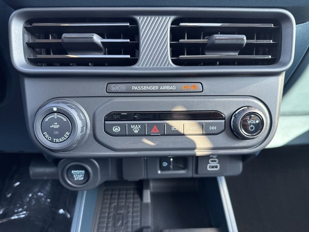 New 2025 Ford Maverick Lariat w/ Black Appearance Package image 32