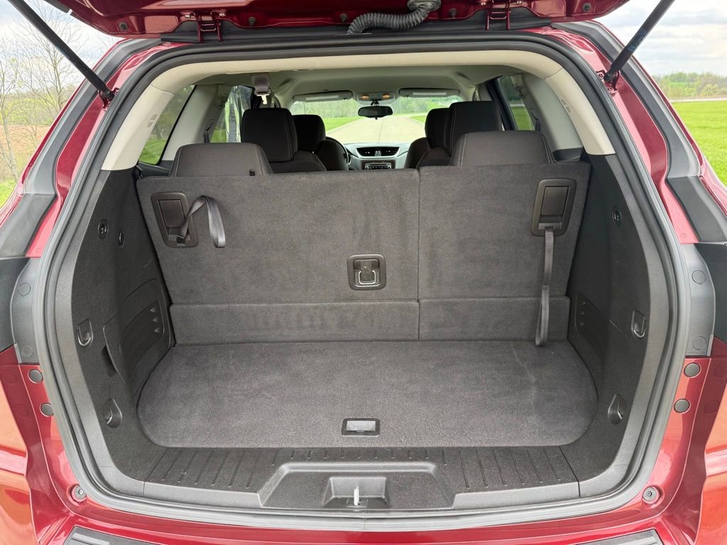 Used 2017 Chevrolet Traverse LT w/ Style and Technology Package image 6