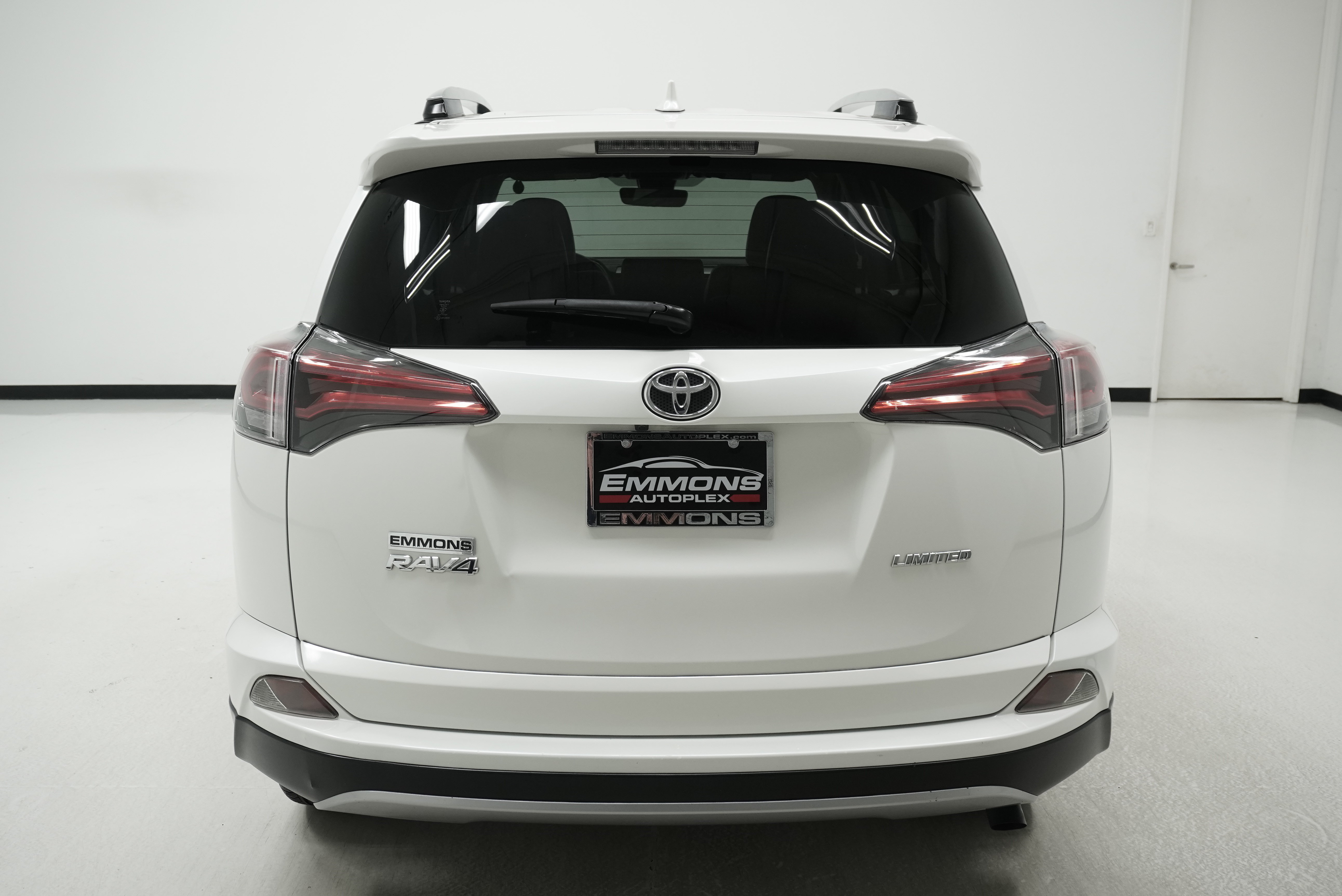 Used 2018 Toyota RAV4 Limited FWD image 4