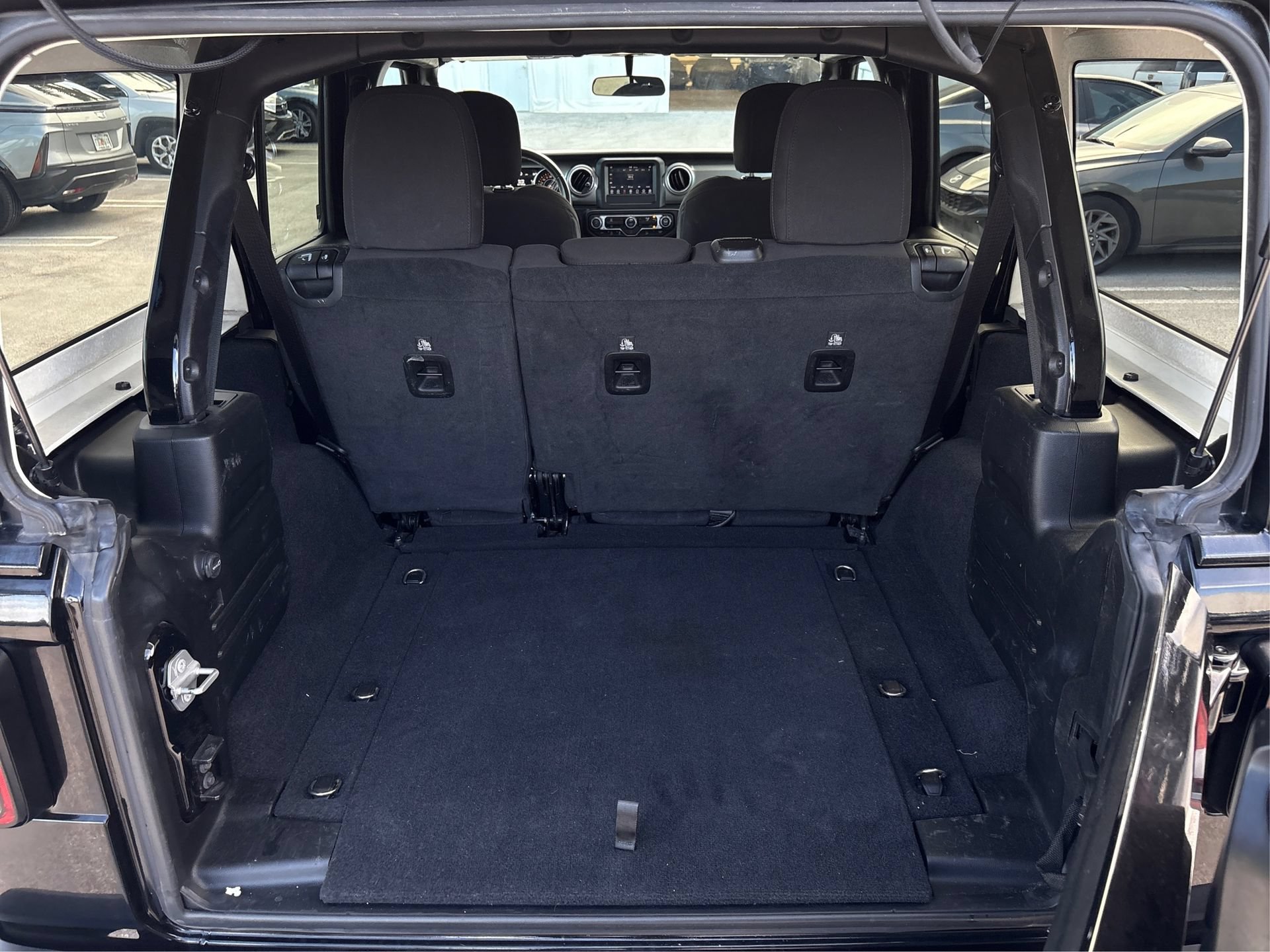 Used 2020 Jeep Wrangler Unlimited Sahara AWD/4WD image 11