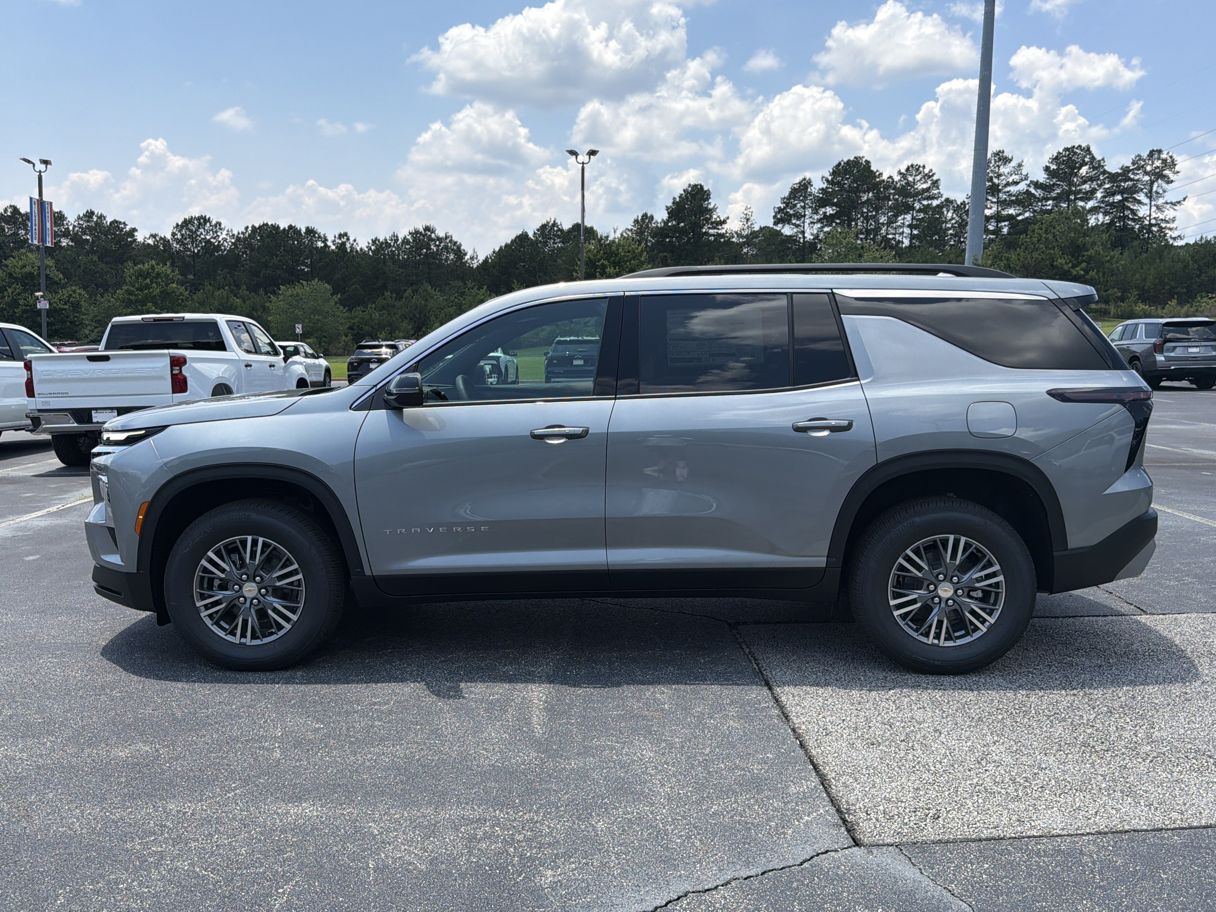 New 2026 Chevrolet Traverse LT FWD image 8