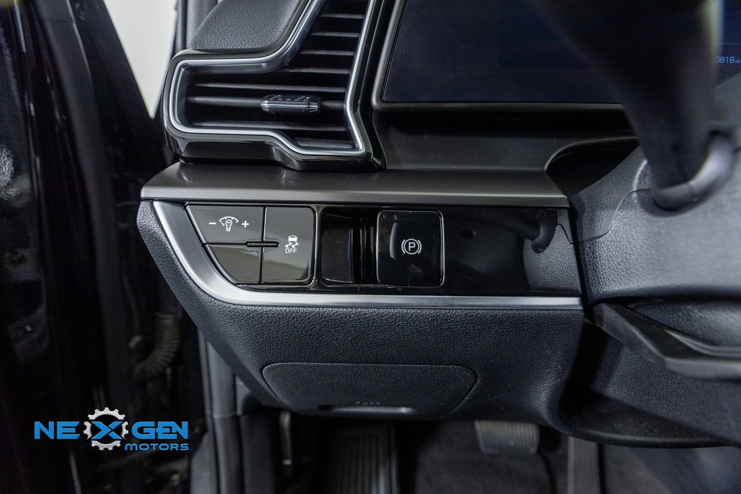 Used 2024 Kia Sportage EX image 13