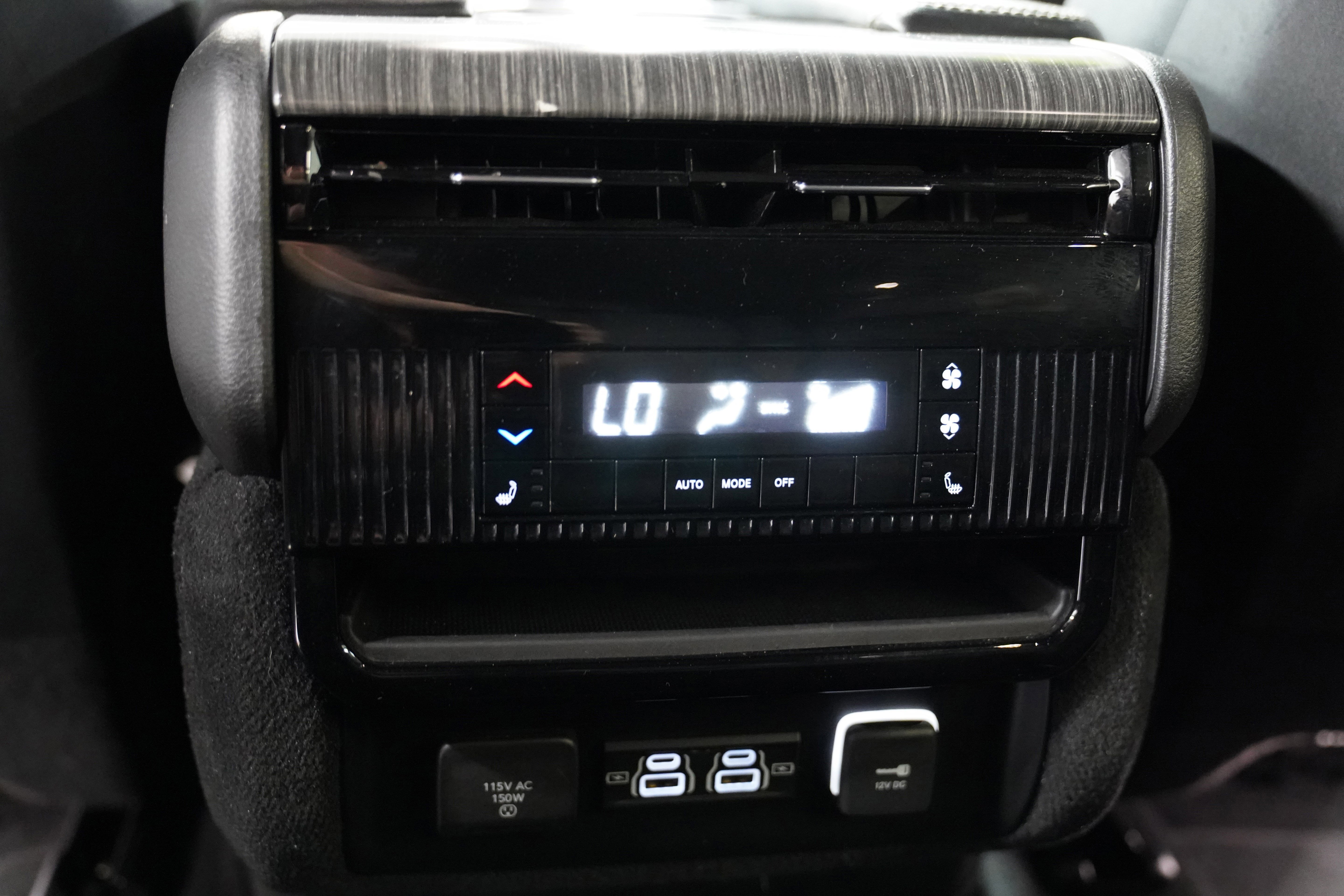 Used 2023 Jeep Wagoneer Series III w/ Preferred Equipment Group image 6