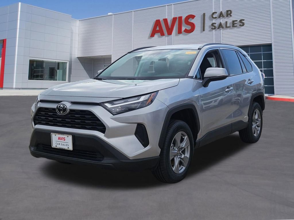 Used 2025 Toyota RAV4 XLE image 1