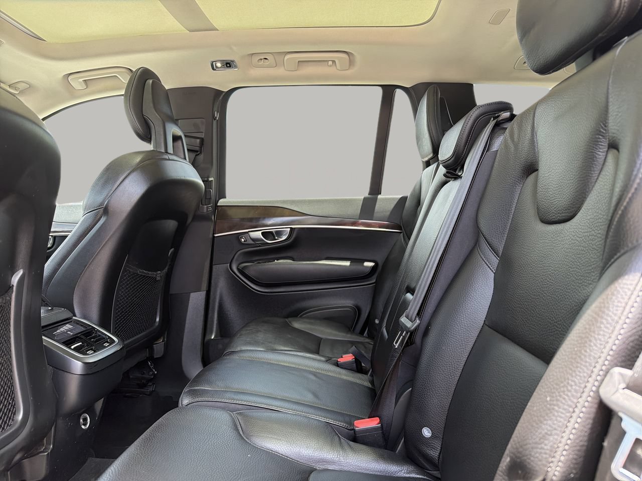 Used 2017 Volvo XC90 T6 Momentum w/ Vision Package AWD/4WD image 16