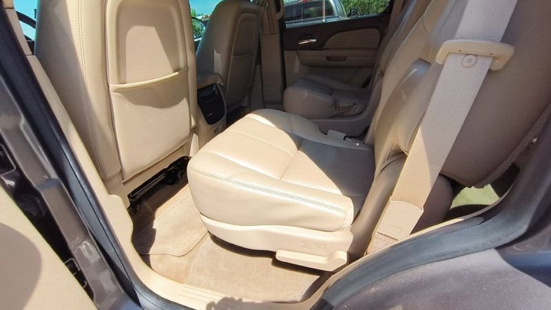 Used 2014 Chevrolet Tahoe LT w/ Luxury Package RWD image 10