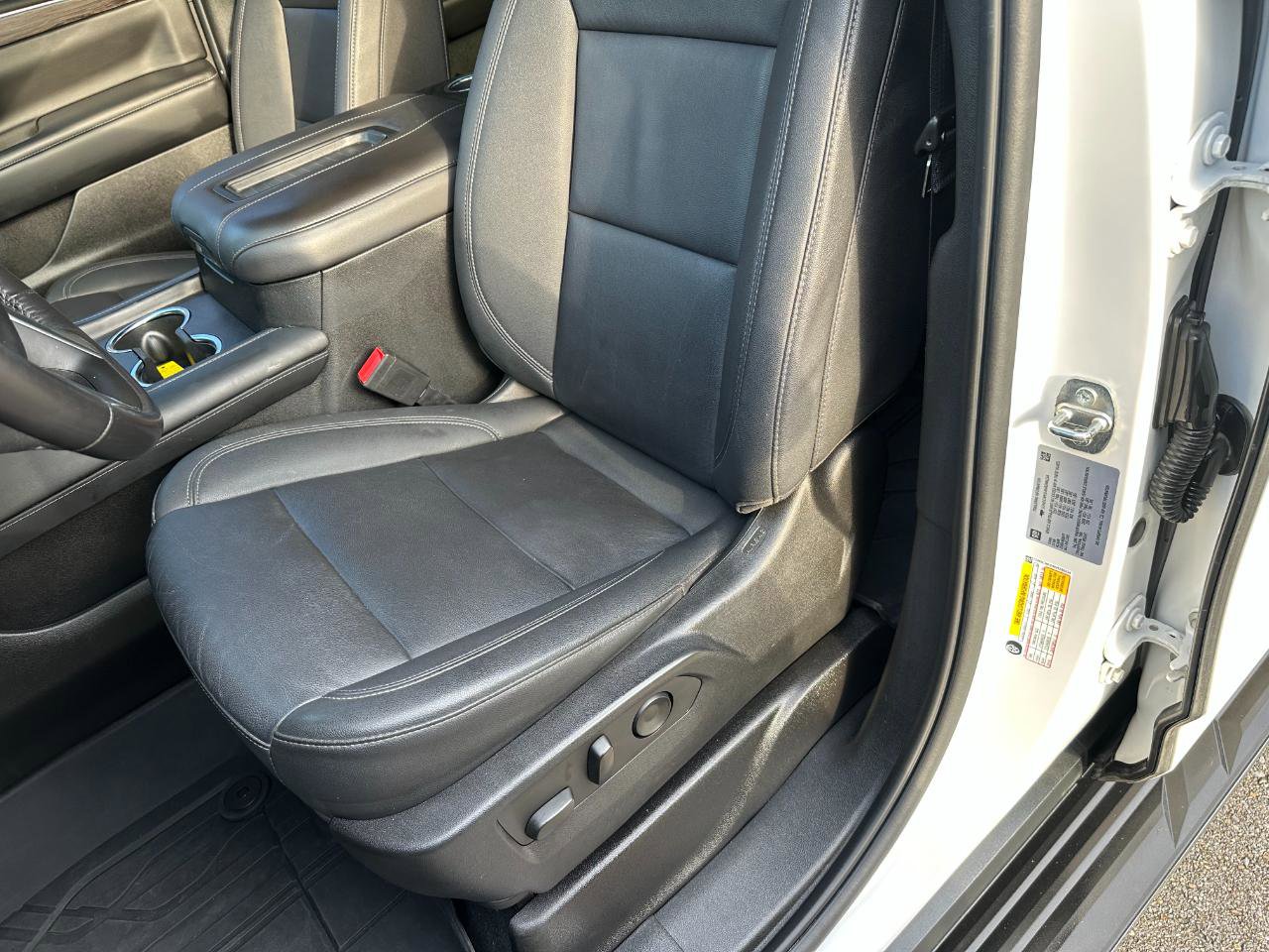 Used 2022 Chevrolet Tahoe LT w/ Luxury Package image 14
