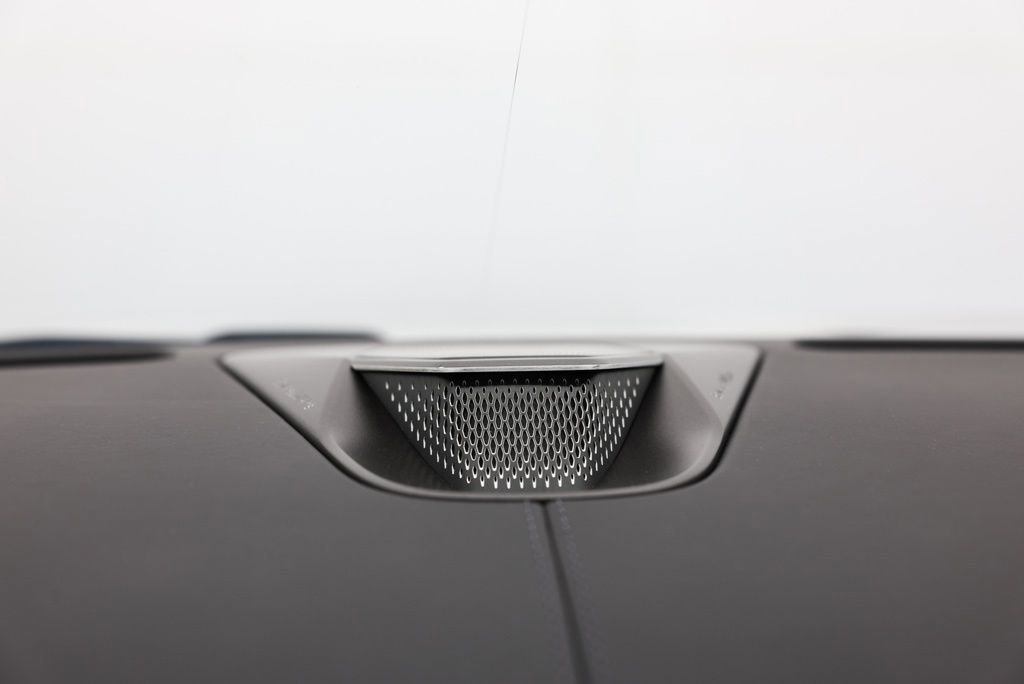 Used 2025 Aston Martin V8 Vantage Coupe image 33