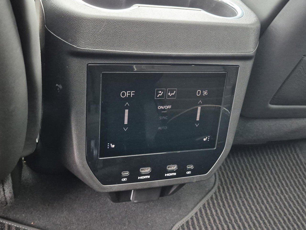 Used 2025 GMC Yukon Denali Ultimate AWD/4WD image 19