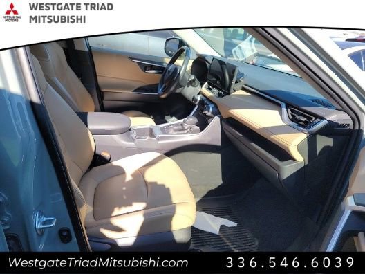 Used 2022 Toyota RAV4 XLE Premium image 8