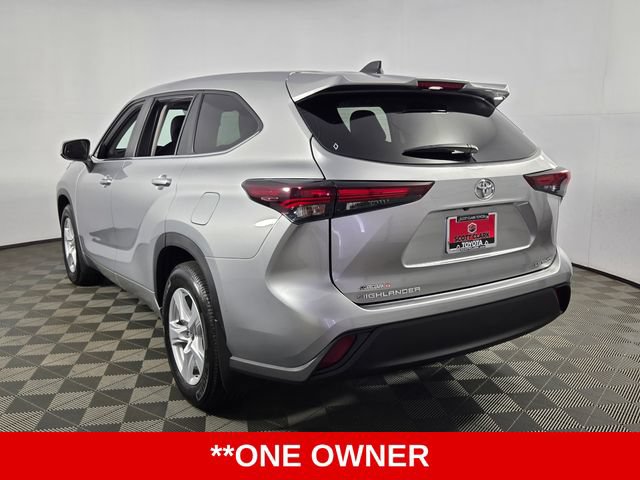 Used 2024 Toyota Highlander LE AWD/4WD image 6