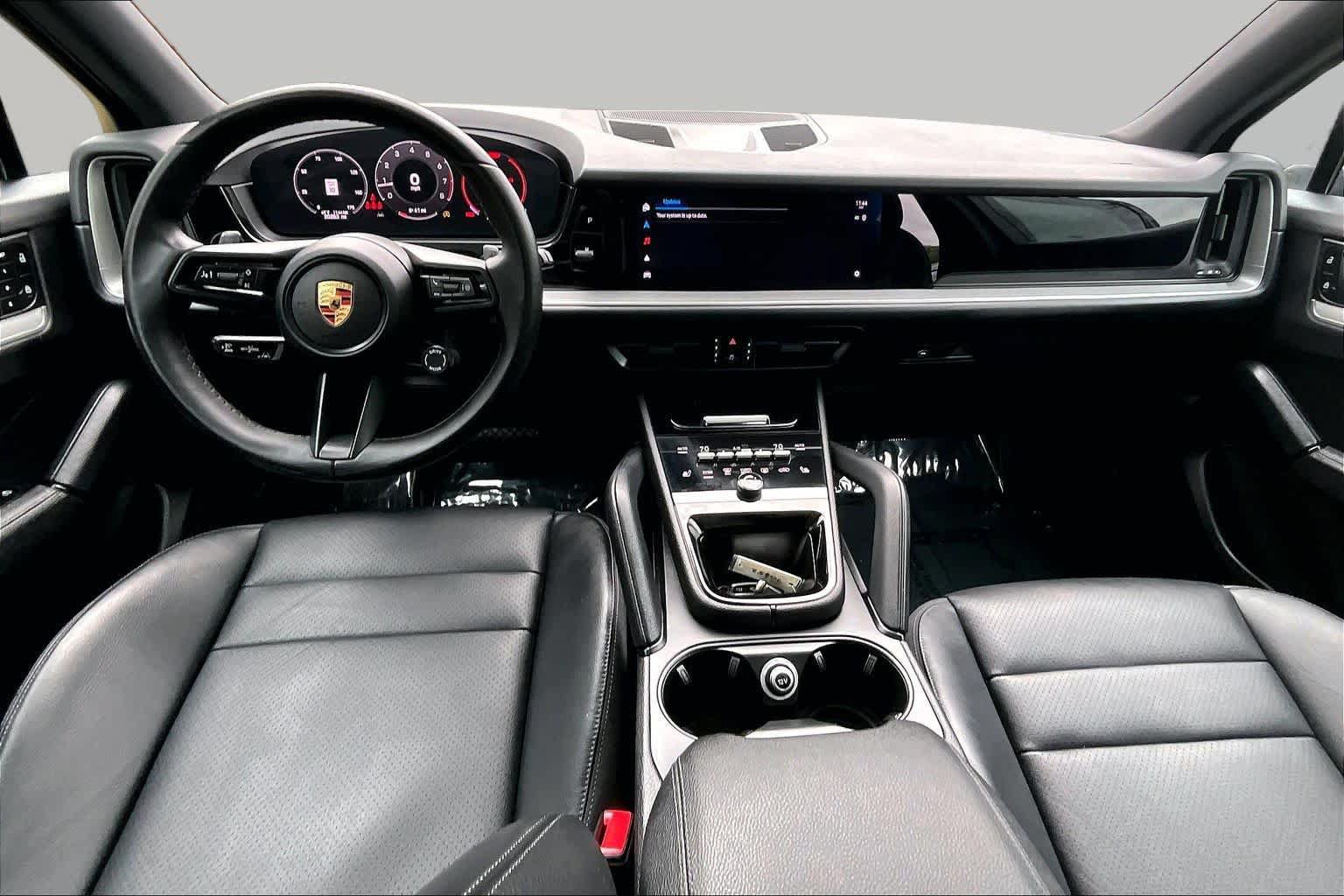 Used 2024 Porsche Cayenne AWD/4WD image 16