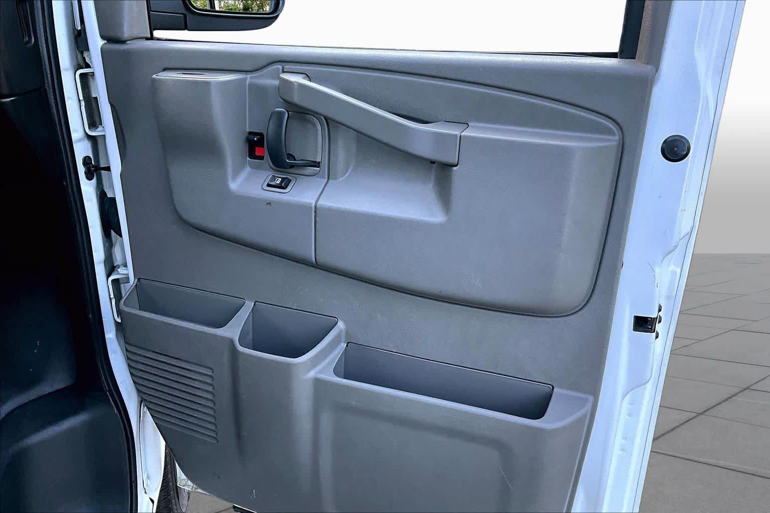 Used 2022 GMC Savana 2500 w/ Driver Convenience Package RWD image 19