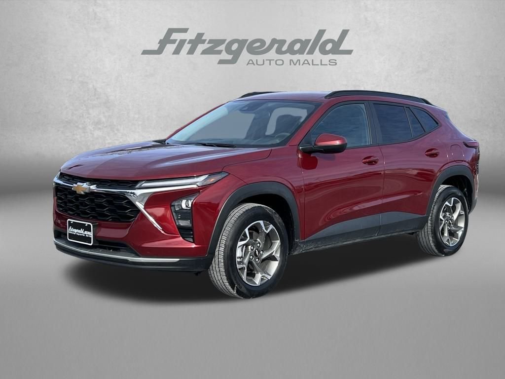 Used 2025 Chevrolet Trax LT image 2