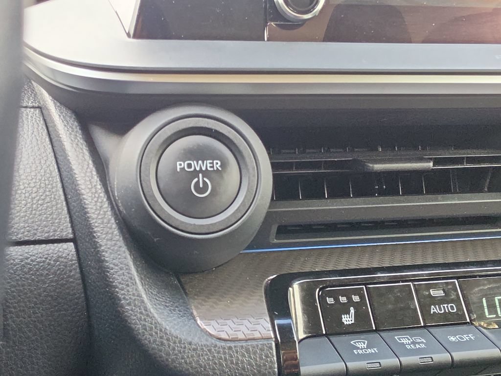 Used 2024 Toyota Prius XLE FWD image 21