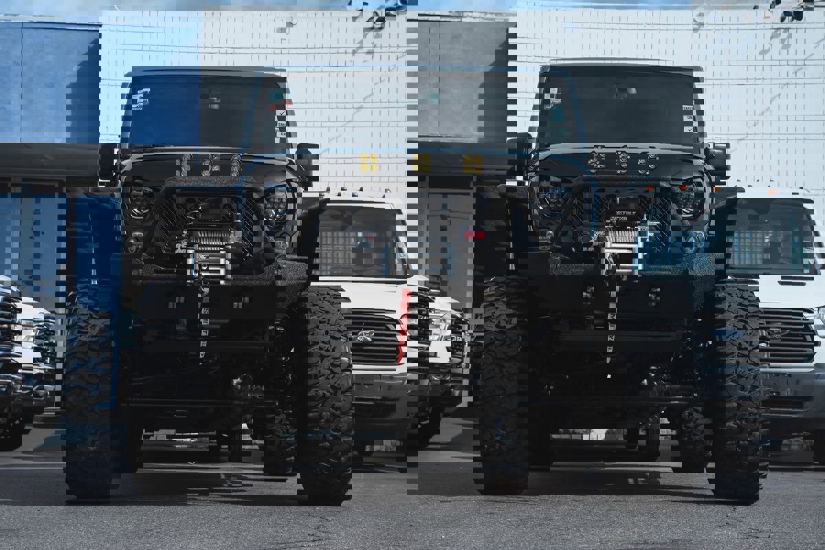 Used 2015 Jeep Wrangler Unlimited Rubicon w/ Connectivity Group image 10