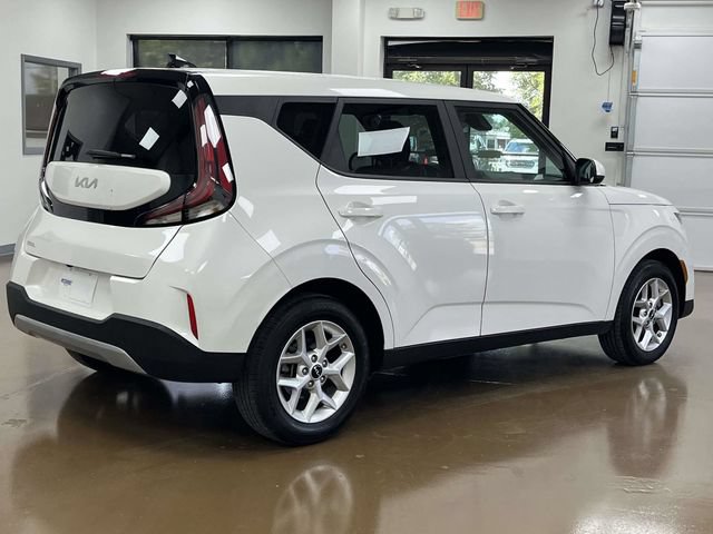 Used 2025 Kia Soul LX w/ LX Technology Package FWD image 6